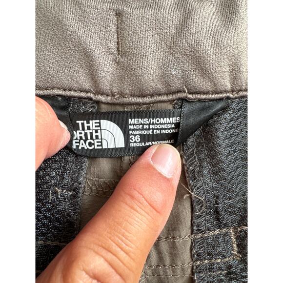 Men’s The North Face Nylon Cargo Shorts - Picture 4 of 9